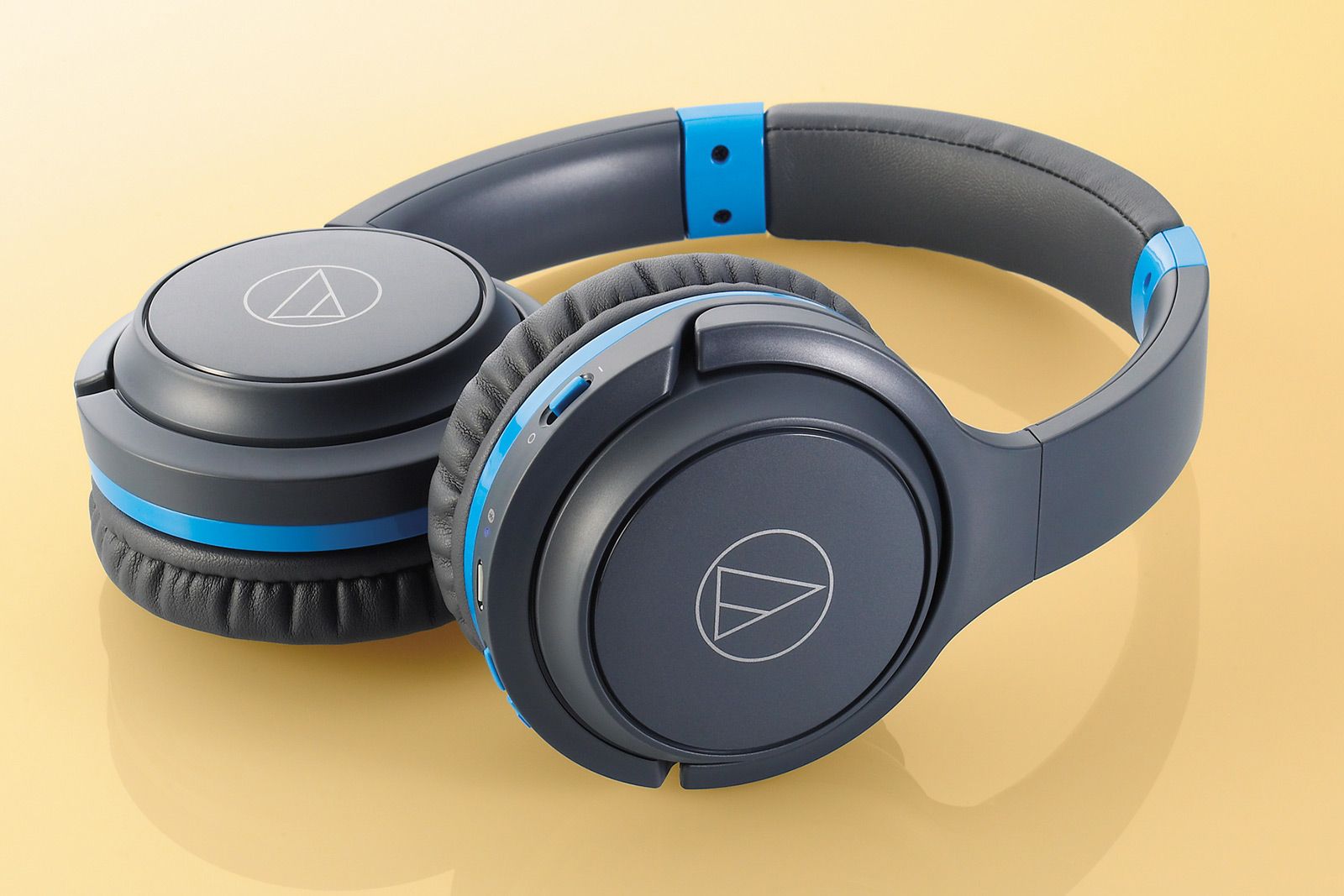 Audio-Technica launches ANC700BT wireless over-ear headphones with noise-cancellation and 30 hour battery life image 2