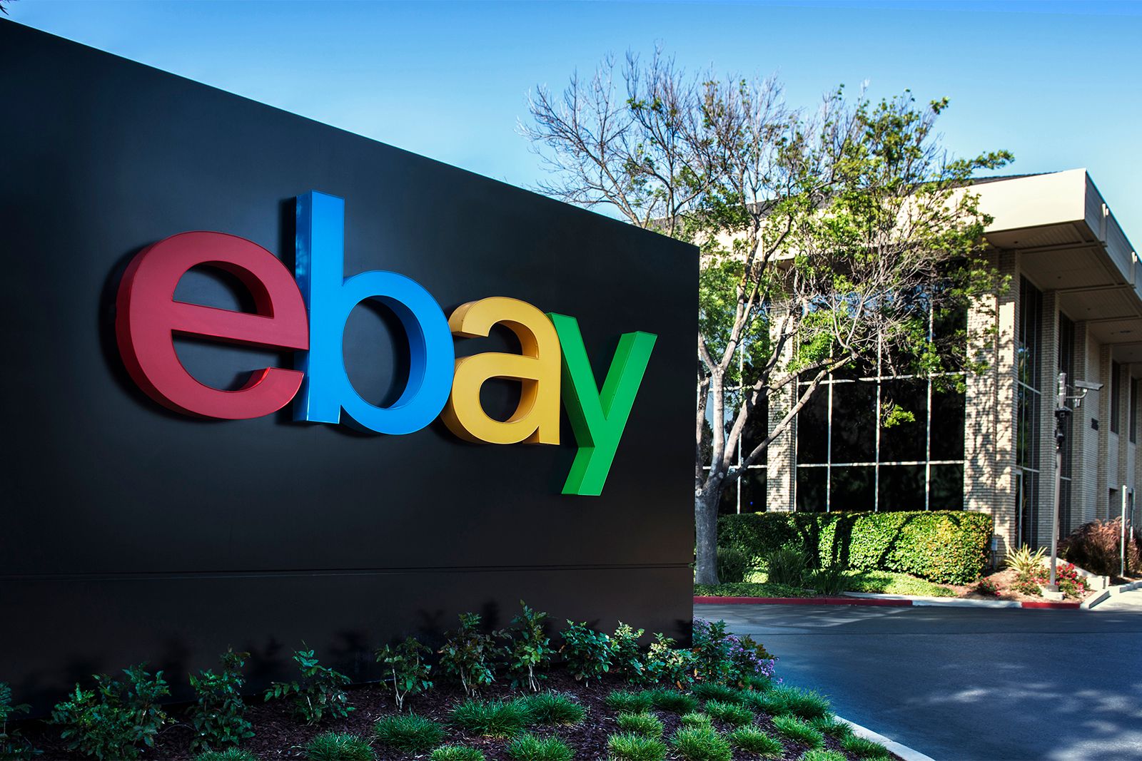 PayPal will no longer be the default payment option on eBay image 1