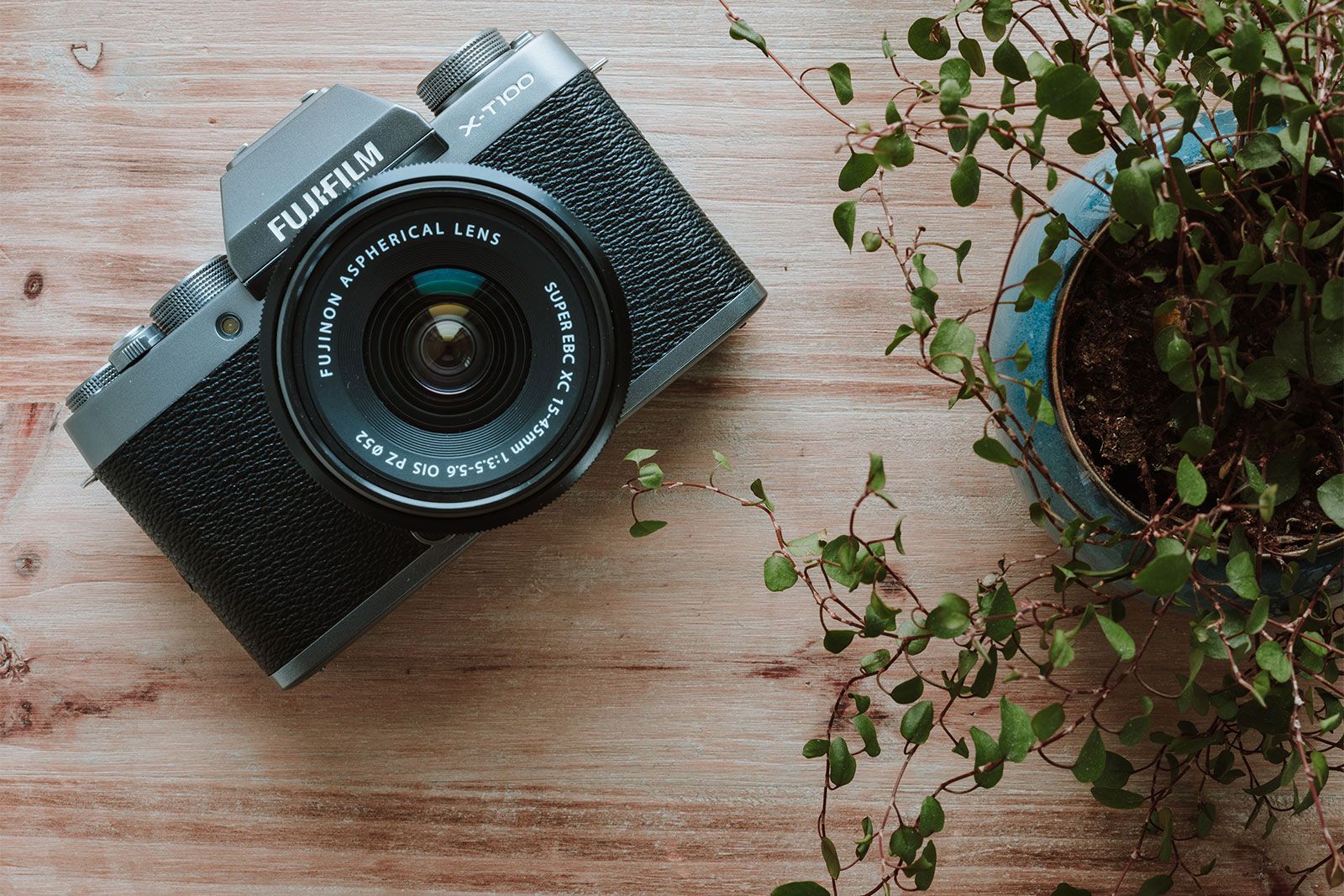 Fujifilm X-T100 combines powerful photography skills and retro looks in an affordable package image 1