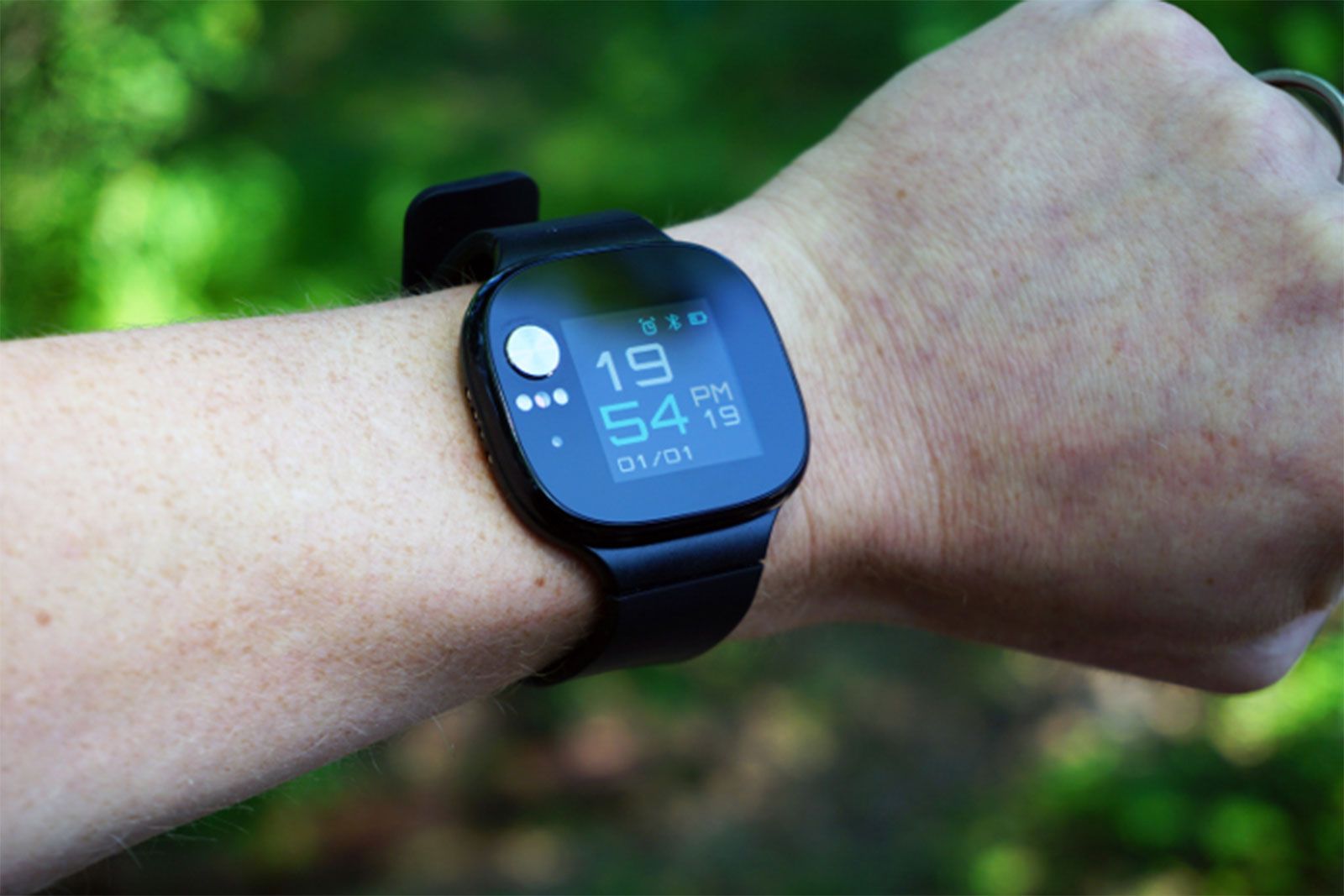 Asus VivoWatch BP is a fitness tracker and blood pressure monitor in one image 1
