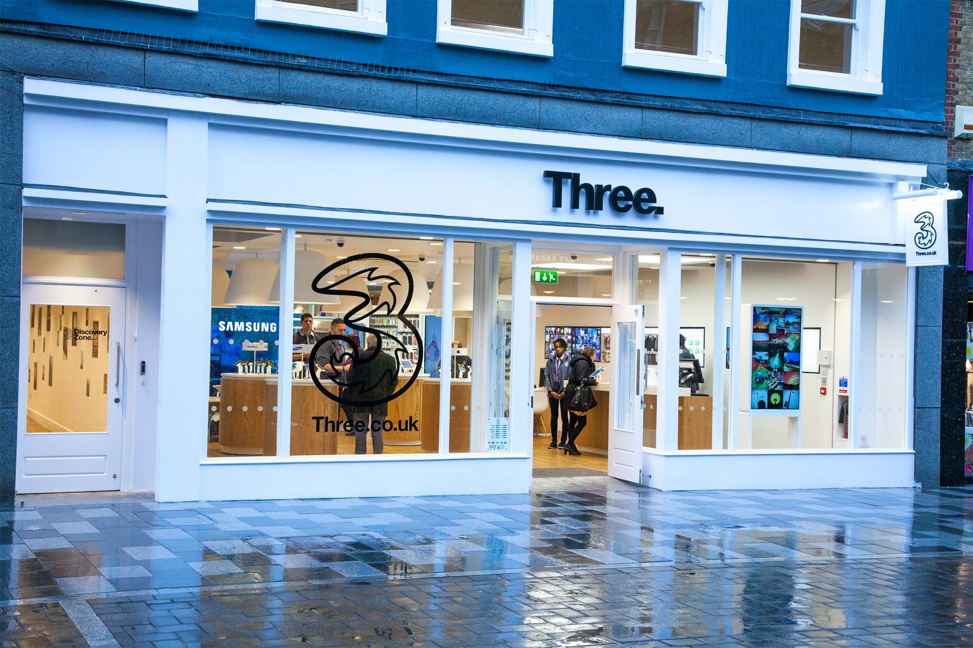 Threes 5G ambitions include massive customer capacity and a move into 5G domestic broadband image 1