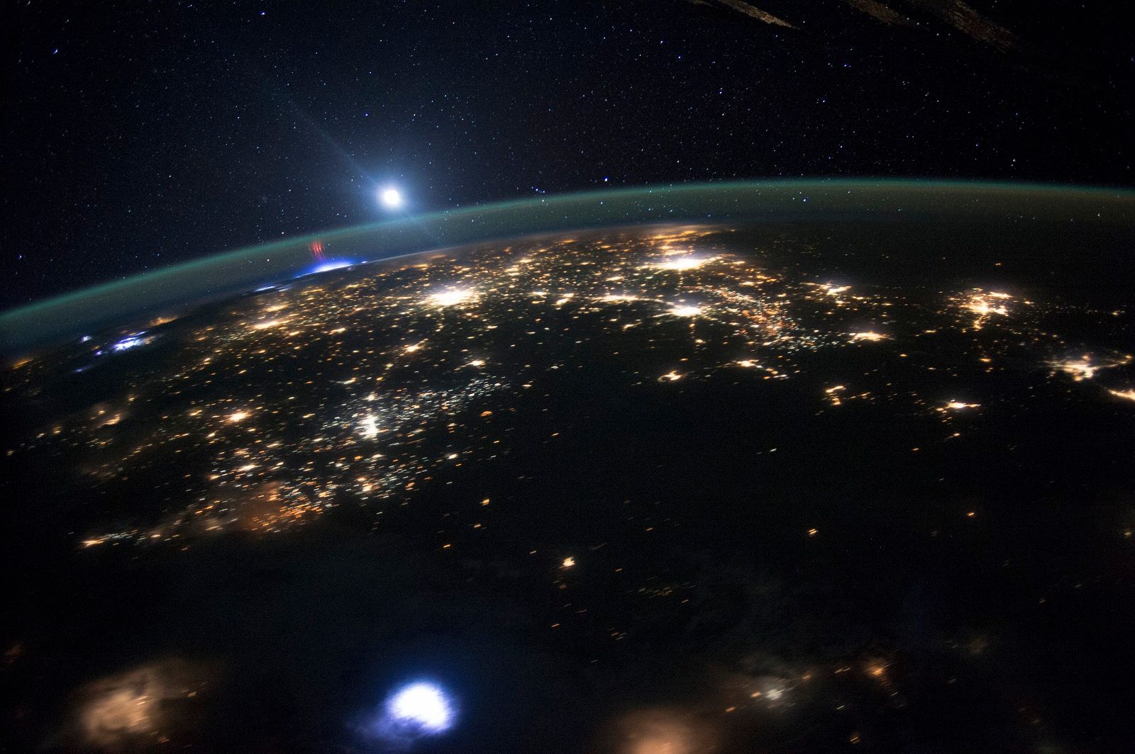 Amazing images from the International Space Station image 24