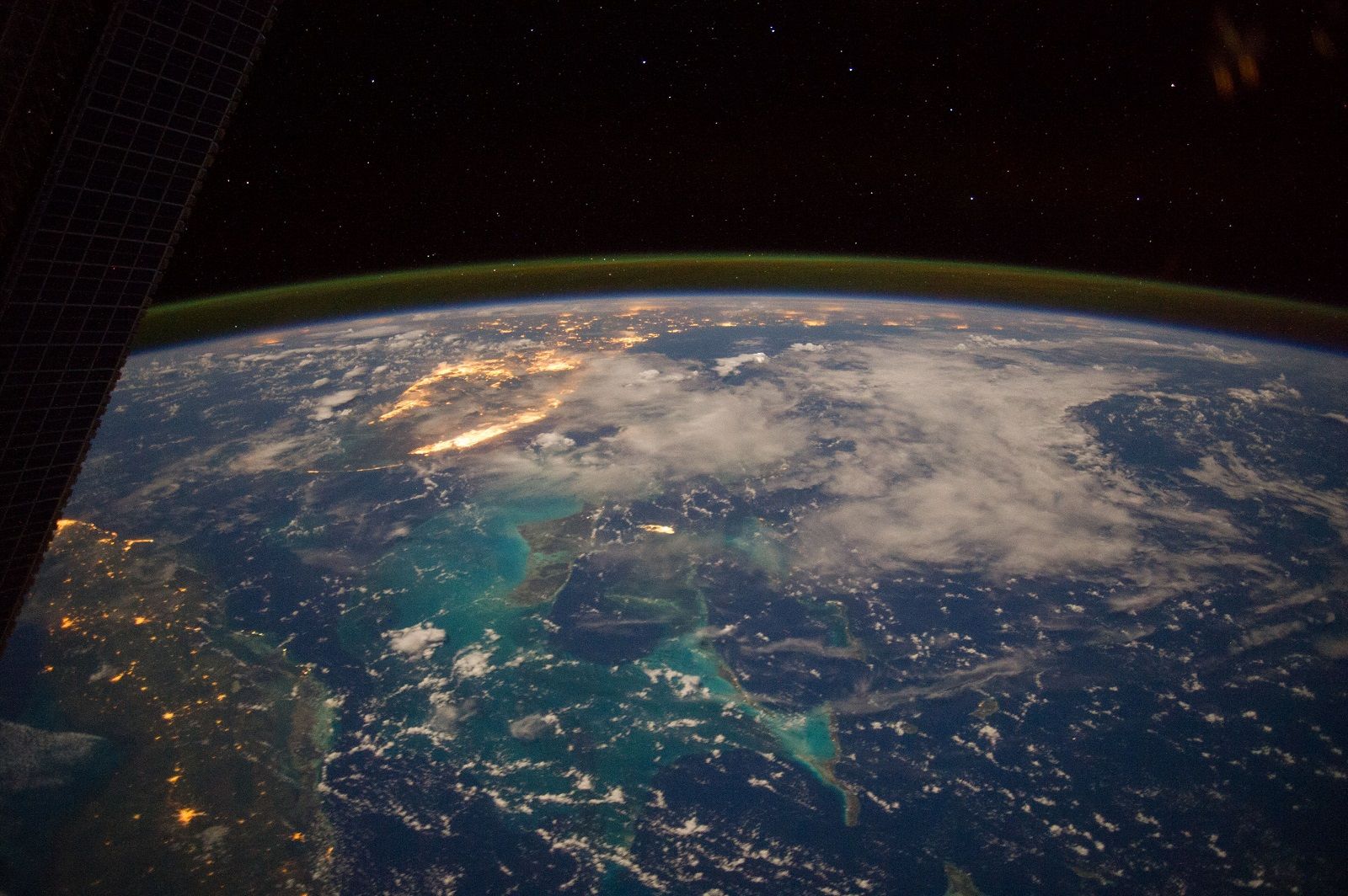 Amazing images from the International Space Station image 38