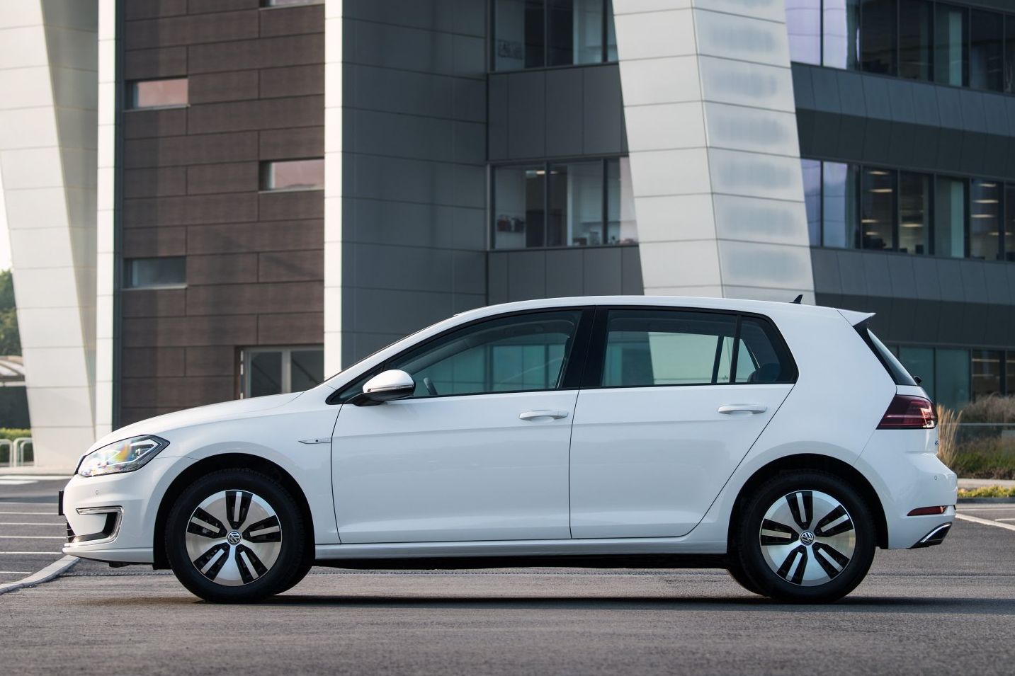 Volkswagen eGolf exterior image 3