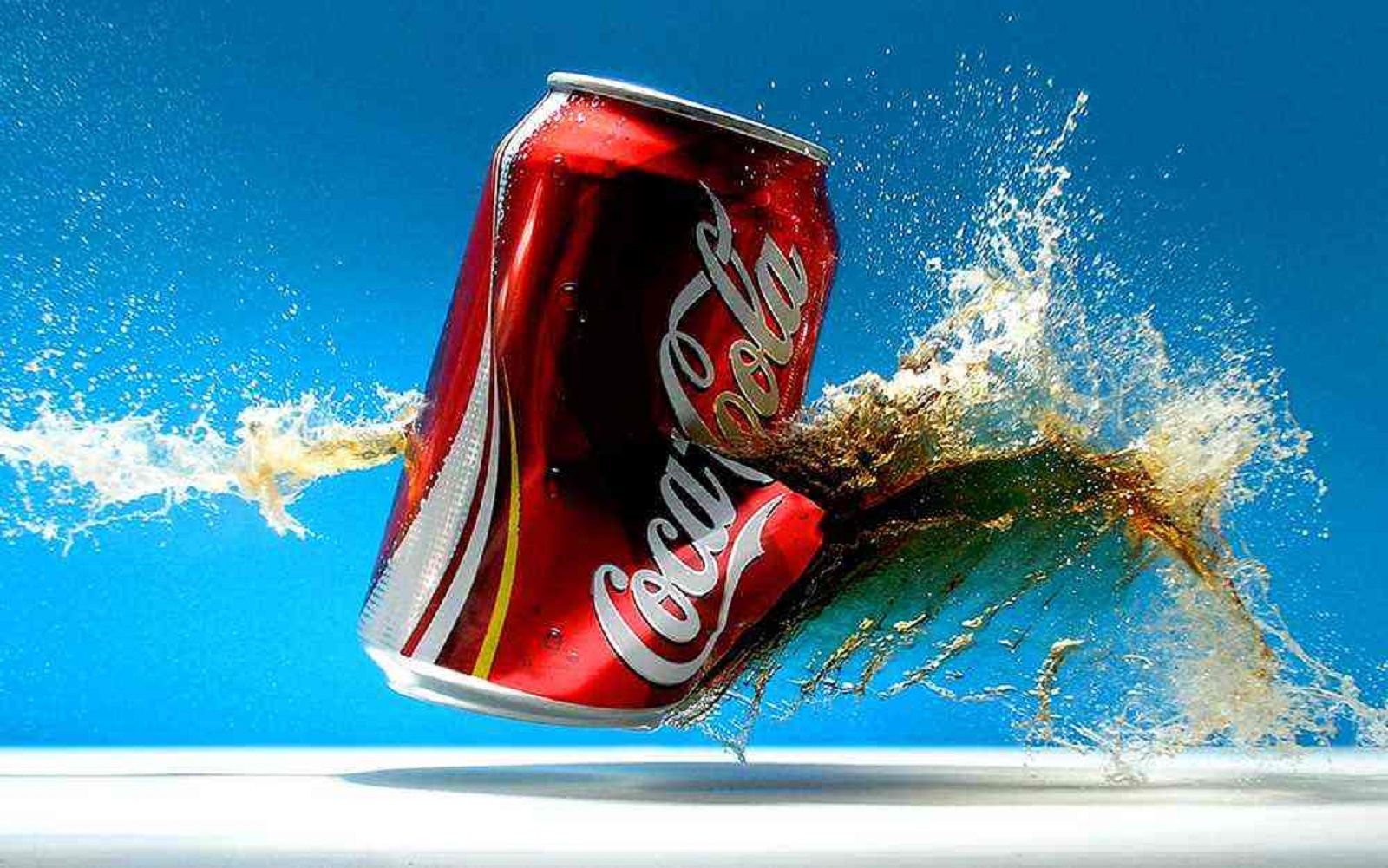 Fabian Oefner - Coke Can explosions high-speed photos image 4