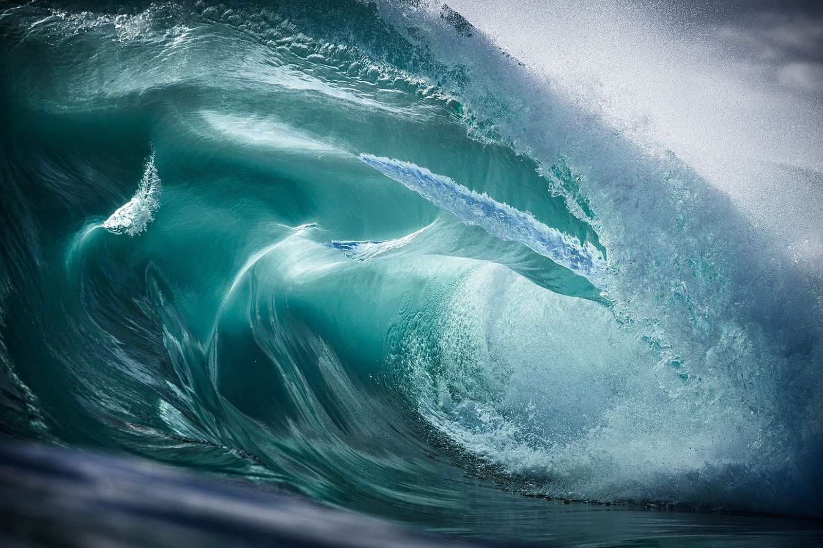 Warren Keelan - Waves Crashing - High-speed photos image 1