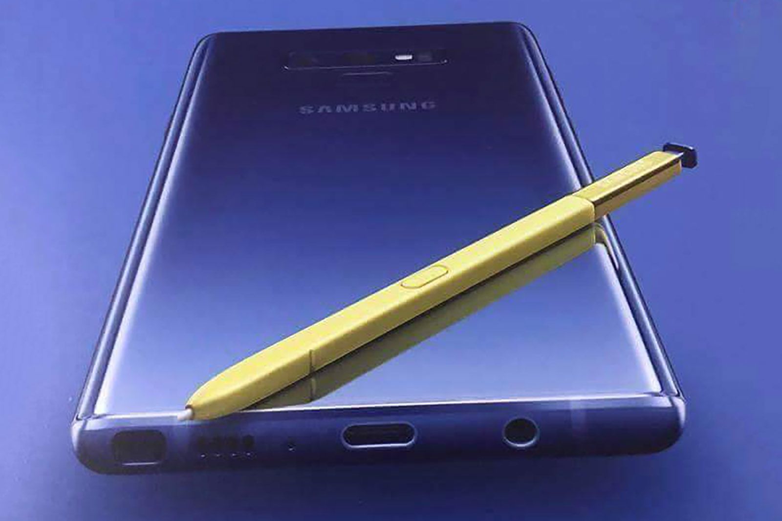 This is what the gold Samsung Galaxy Note 9 looks like and its actually blue image 1
