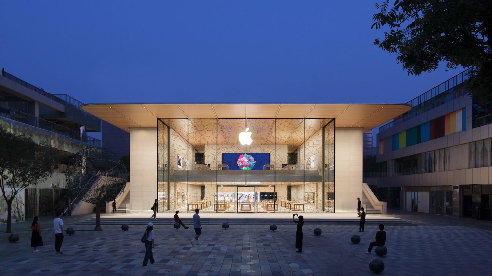 Photos of seven stunning Apple stores around the world 12