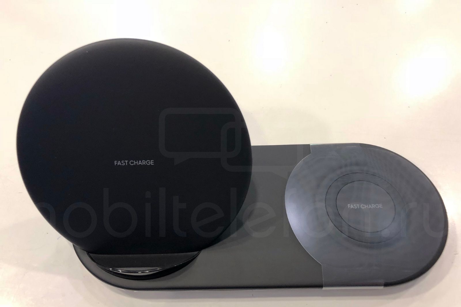 Samsungs doing its own Galaxy Watch and phone wireless charger image 1
