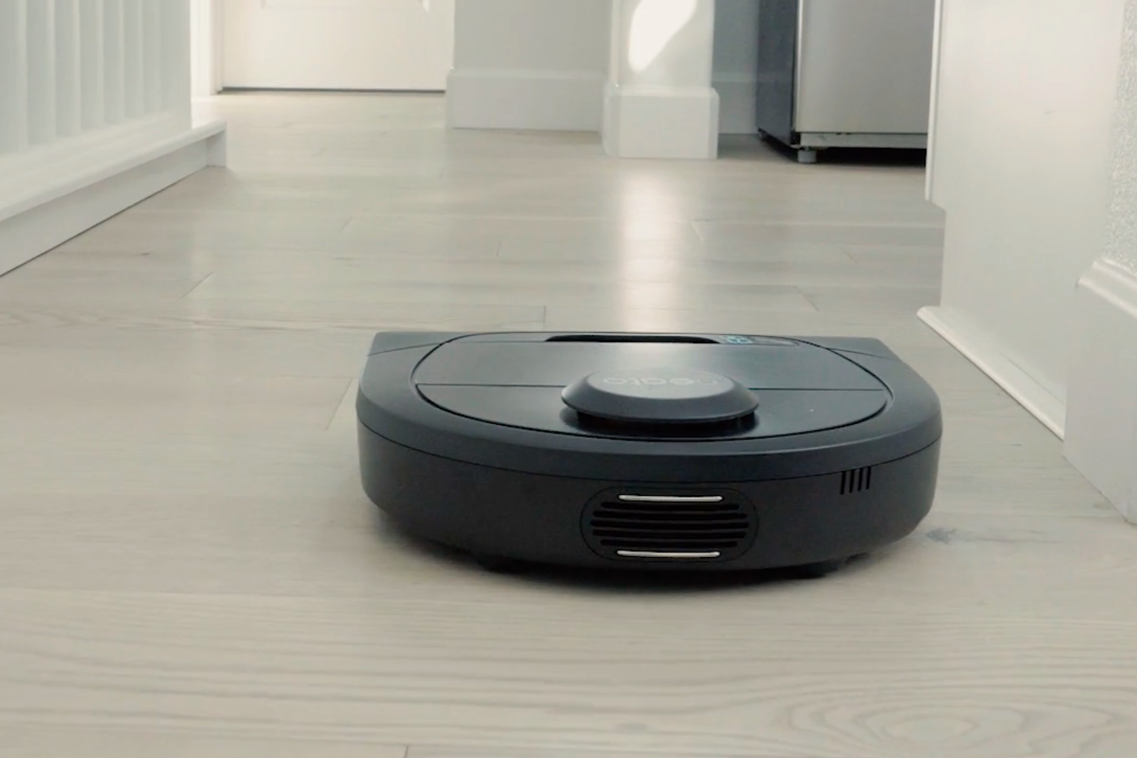 Neato launches Botvac D6 and D4 to make robot cleaning more affordable image 2