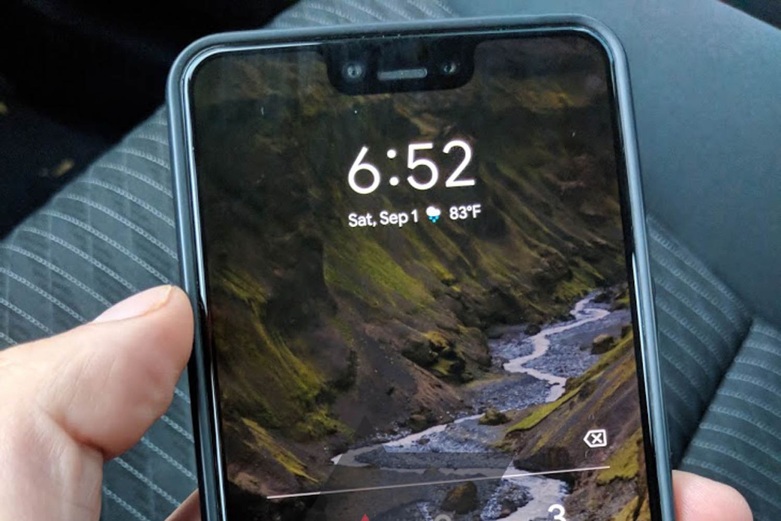 Google Pixel 3 XL left in back of Lyft cab driver takes pics before returning it image 1