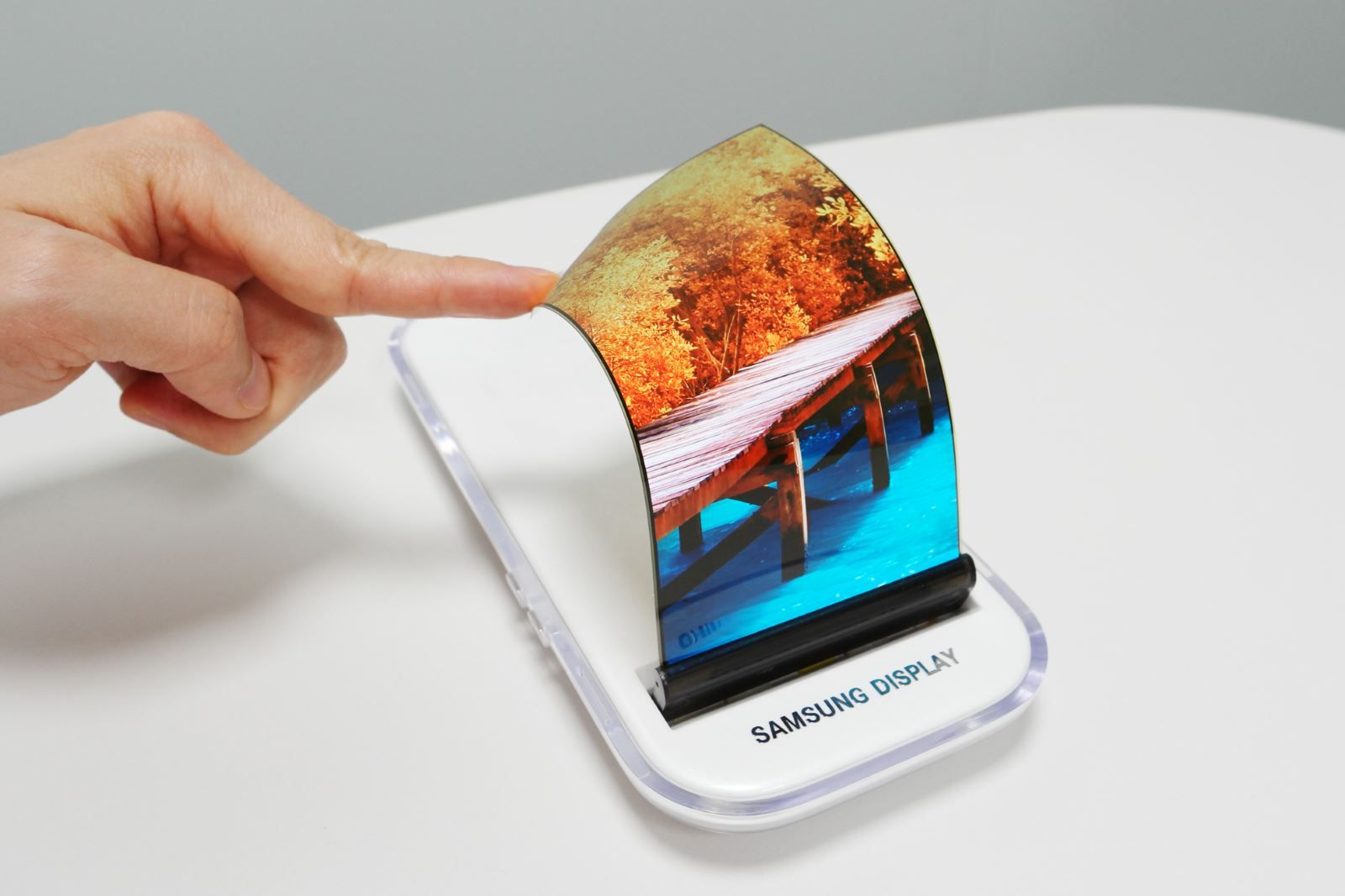 That Samsung foldable phone might appear this year after all image 1