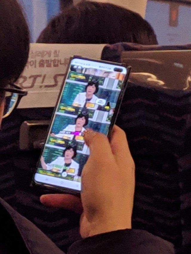 Wow Samsung Galaxy S10 Pictured Being Used In Public Someones In Trouble image 2