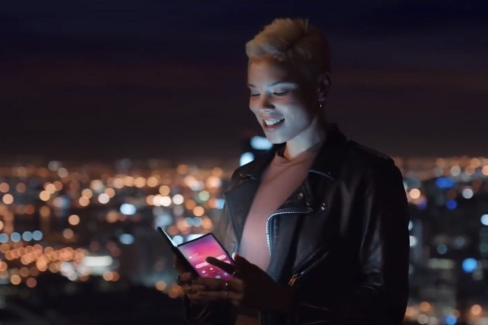 Samsung Galaxy Flex foldable phone leaked in official advert watch it here image 1