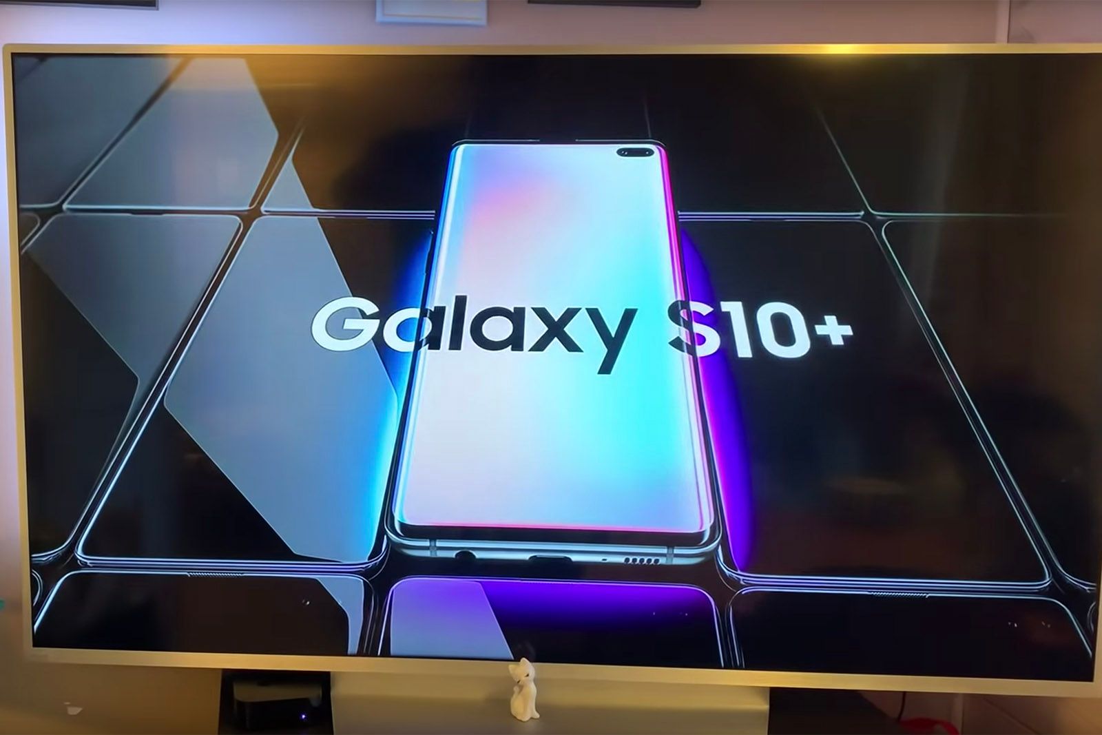 Samsung Galaxy S10 official TV ad leaks in Norway shows Galaxy Buds too image 1