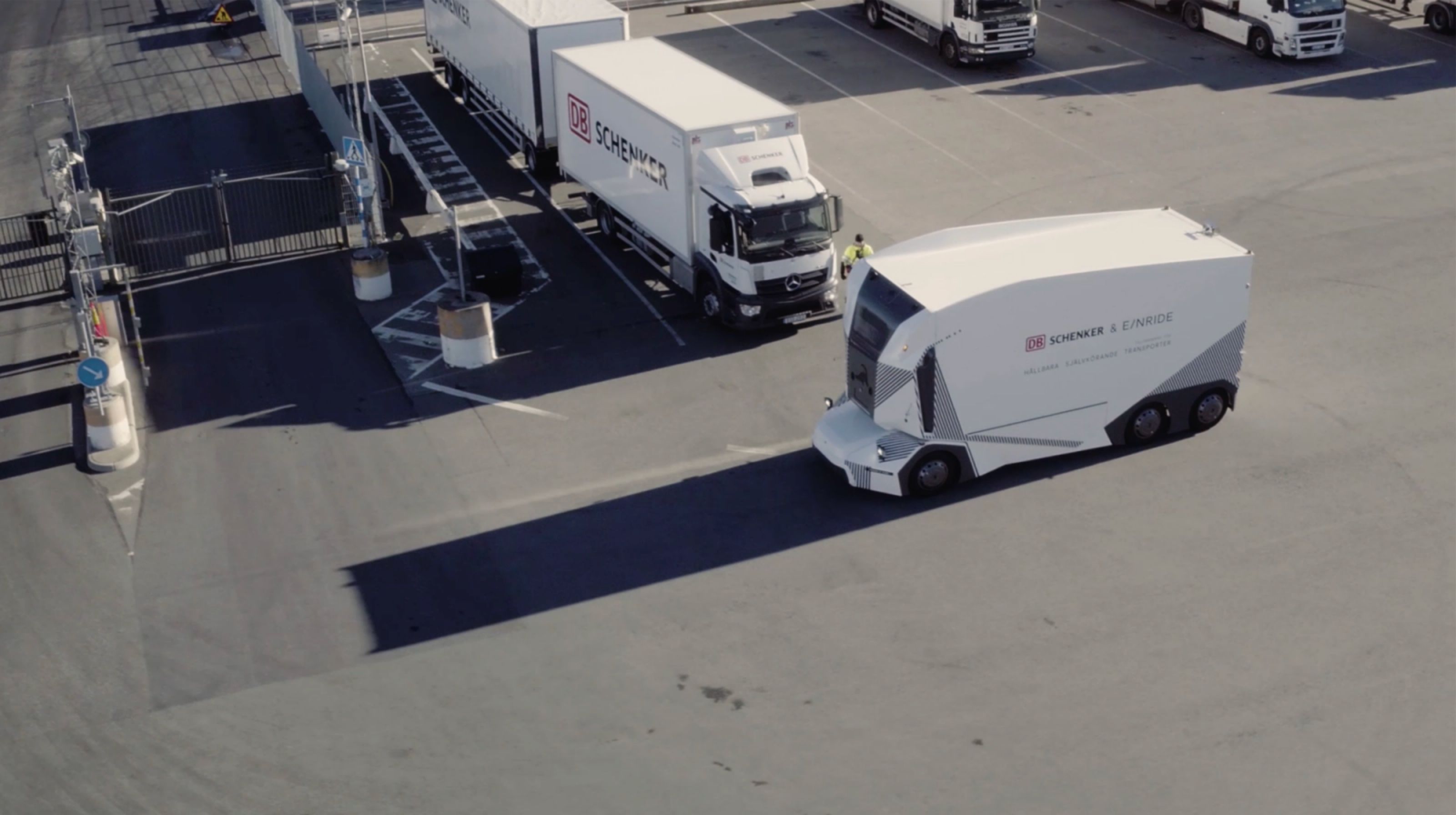 The Einride T-pod is a driverless truck you can drive remotely via 5G image 1