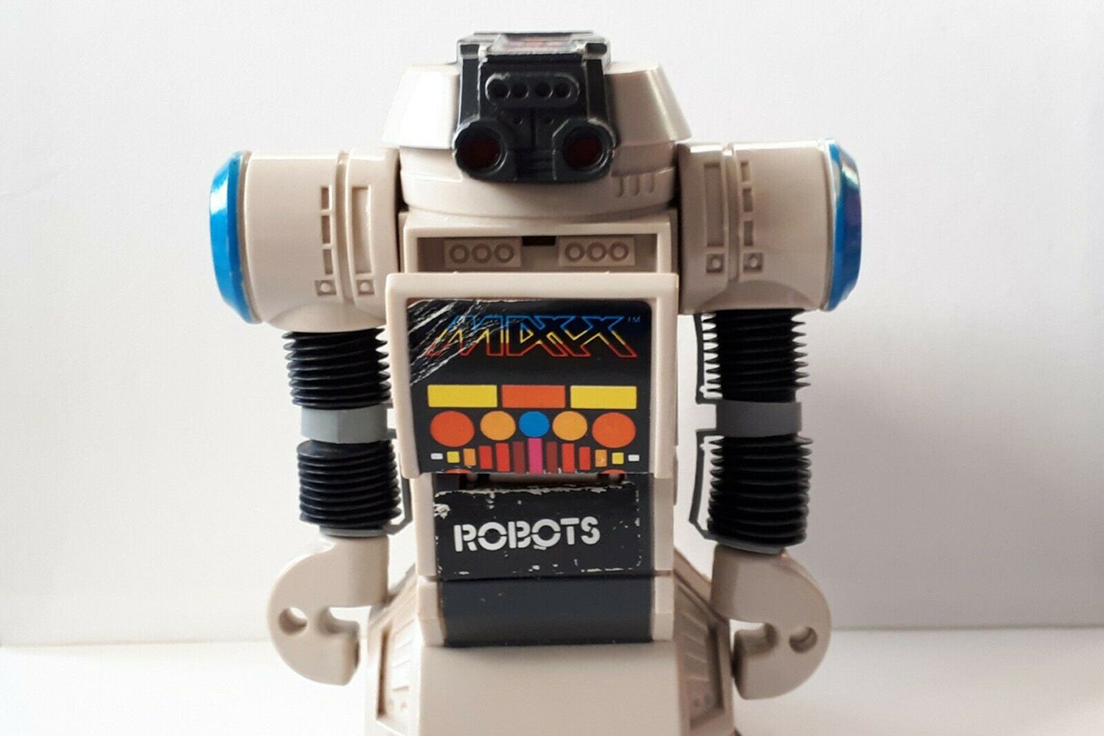 18 of the best and most iconic real world robots from the 1980s image 11