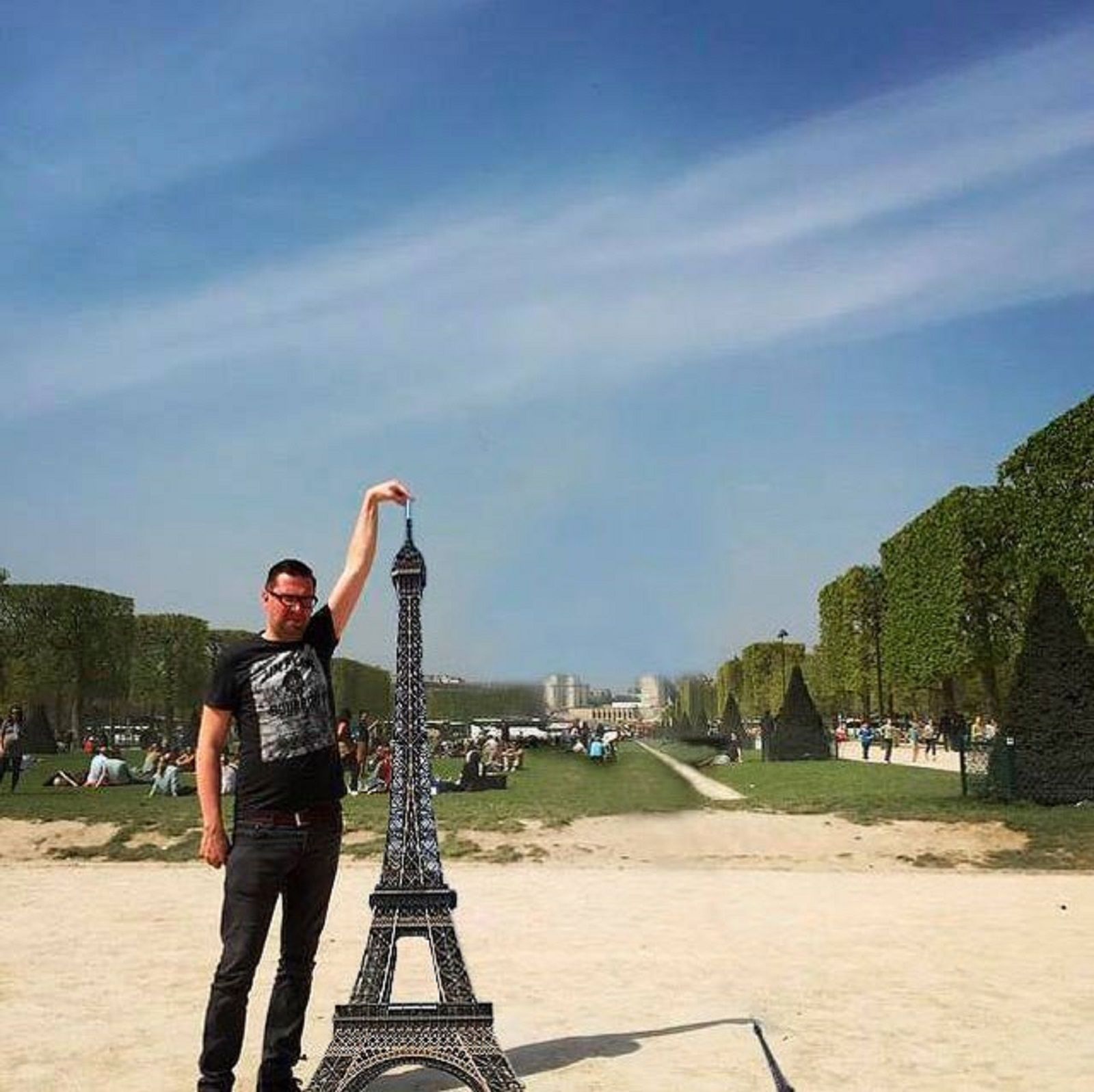 Celebrate 130 years since the Inauguration of the Eiffel Tower with hilarious Photoshoppings image 17