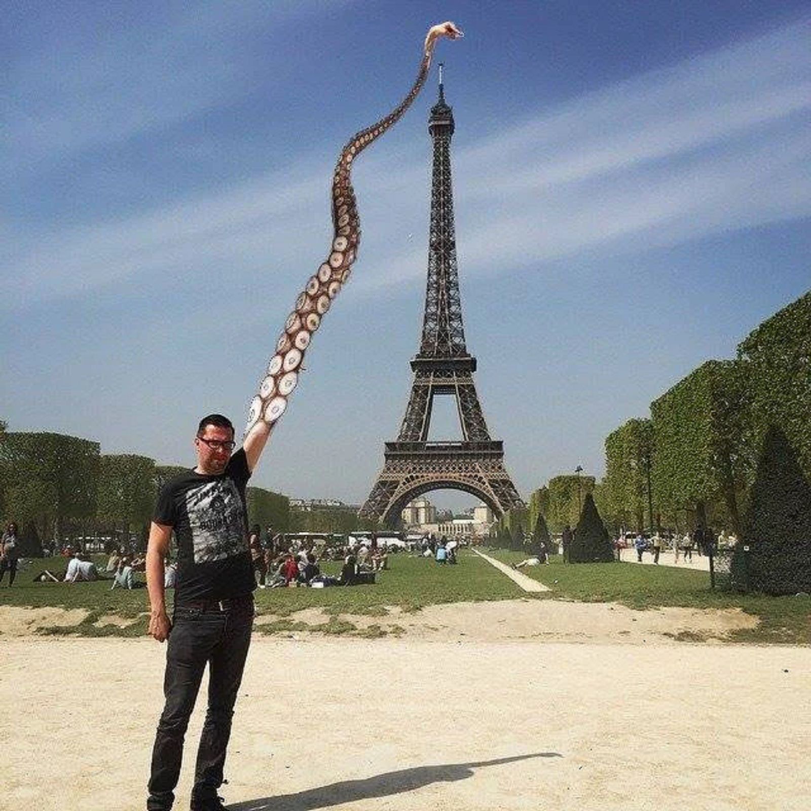 Celebrate 130 Years Since The Inauguration Of The Eiffel Tower With Hilarious Photoshoppings photo 4