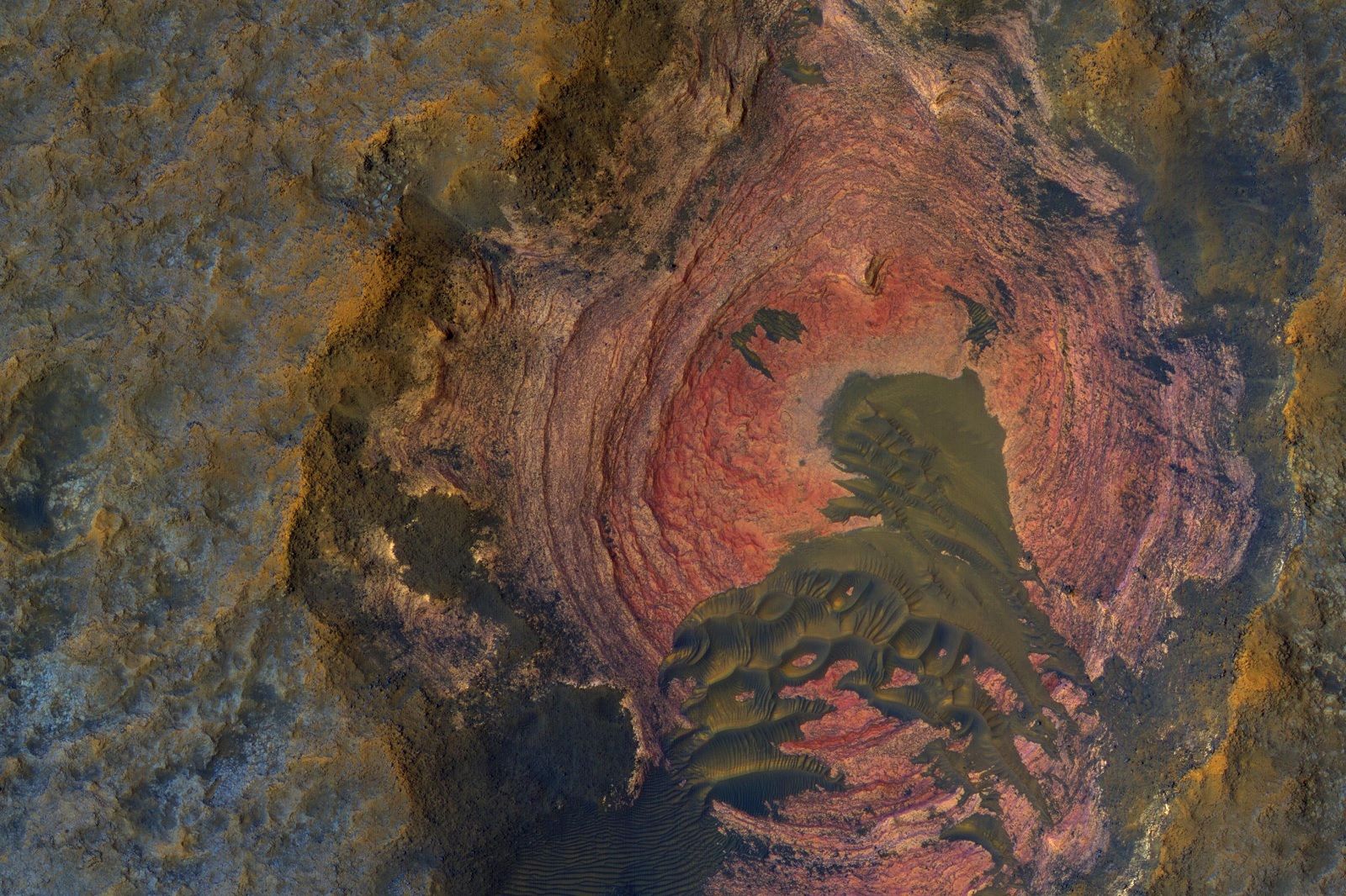44 staggering Images Of Mars Like Youve Never Seen Before image 1