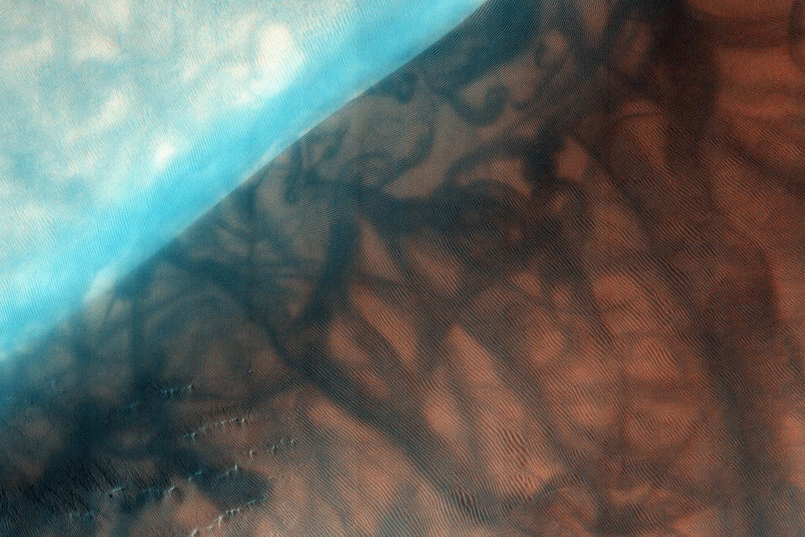 Staggering Images Of Mars Like Youve Never Seen Before image 16