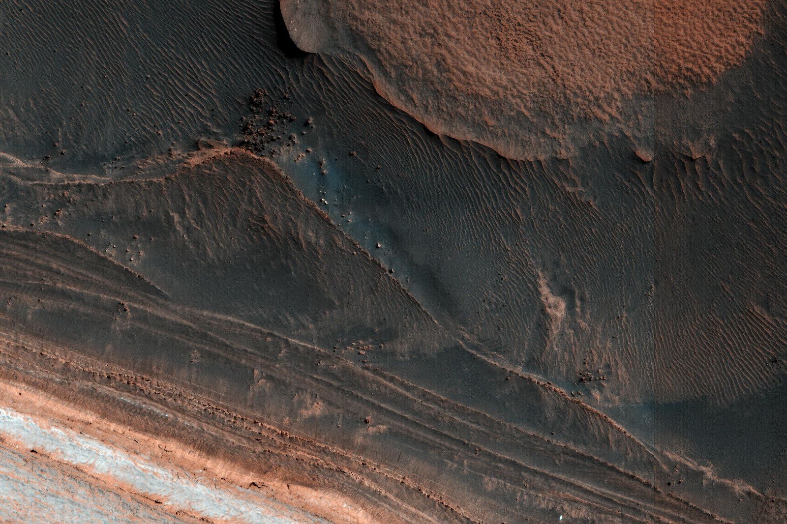 Staggering Images Of Mars Like Youve Never Seen Before image 8
