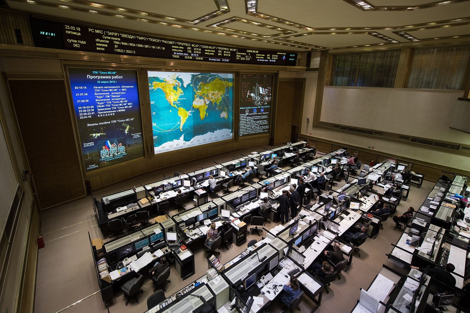 Satisfying Photos Of Classic Control Rooms That Once Ran The World photo 17