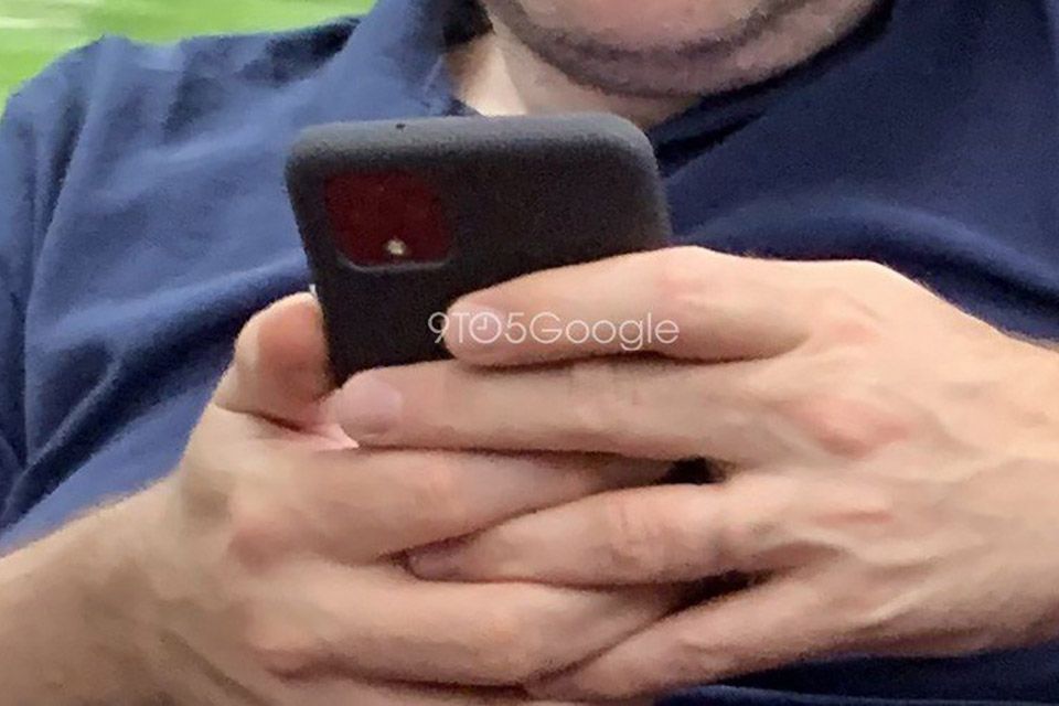 Actual Google Pixel 4 spotted being used outdoors image 1