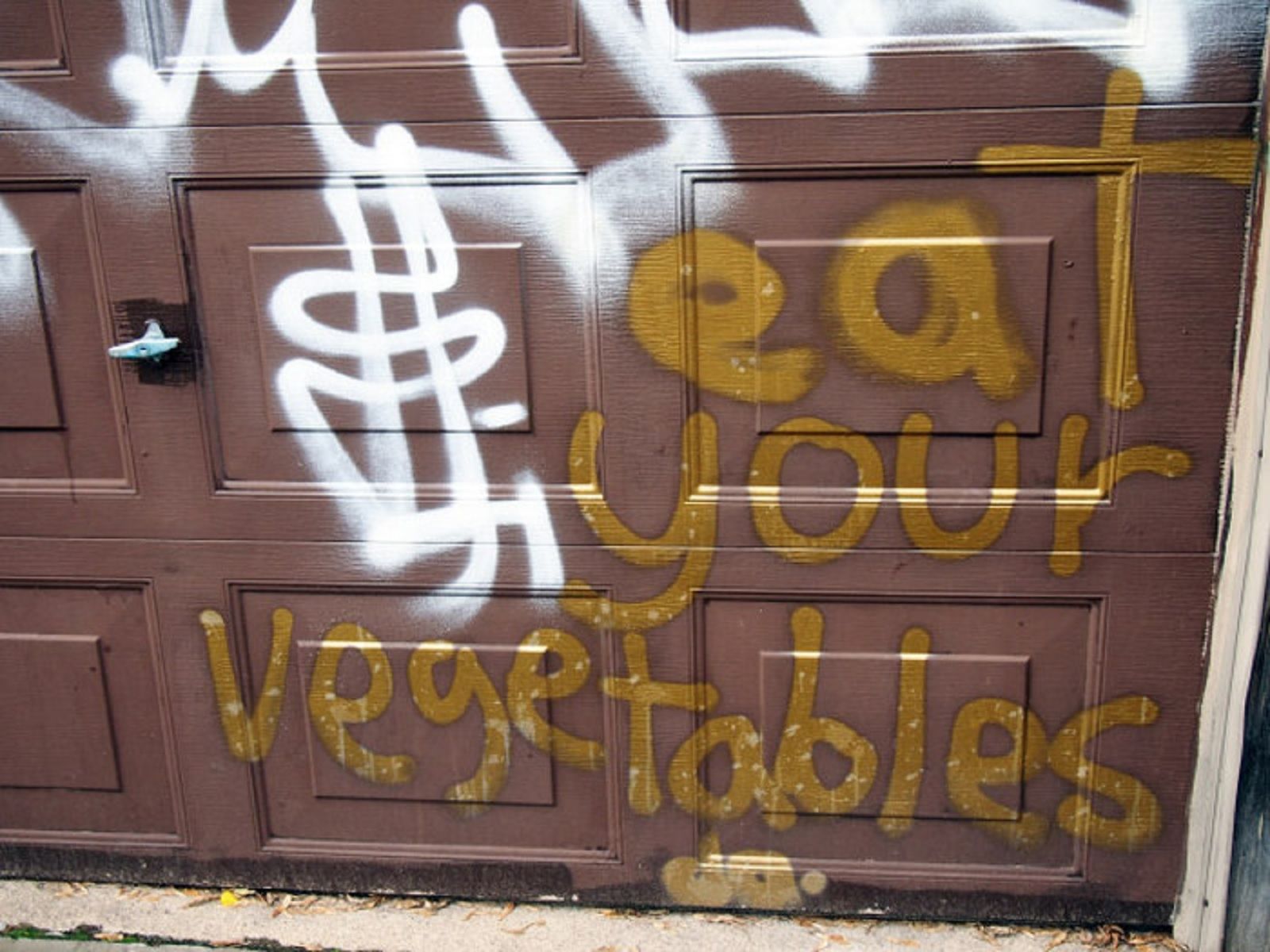 Amusing Photos Of Real-world Street Vandalism Thatll Make Your Chortle photo 48