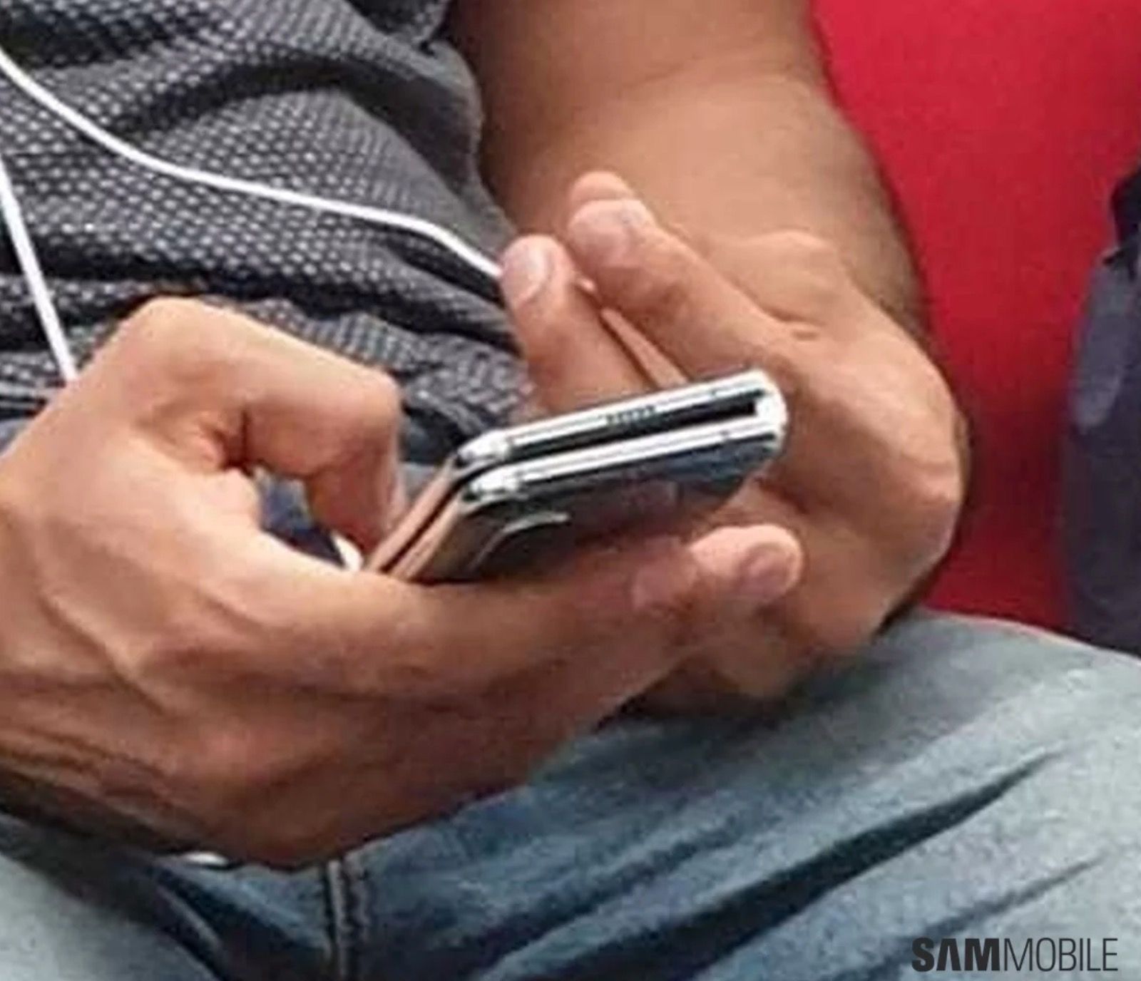 Is the Samsung Galaxy Fold finally fixed Unit seen in the wild image 2