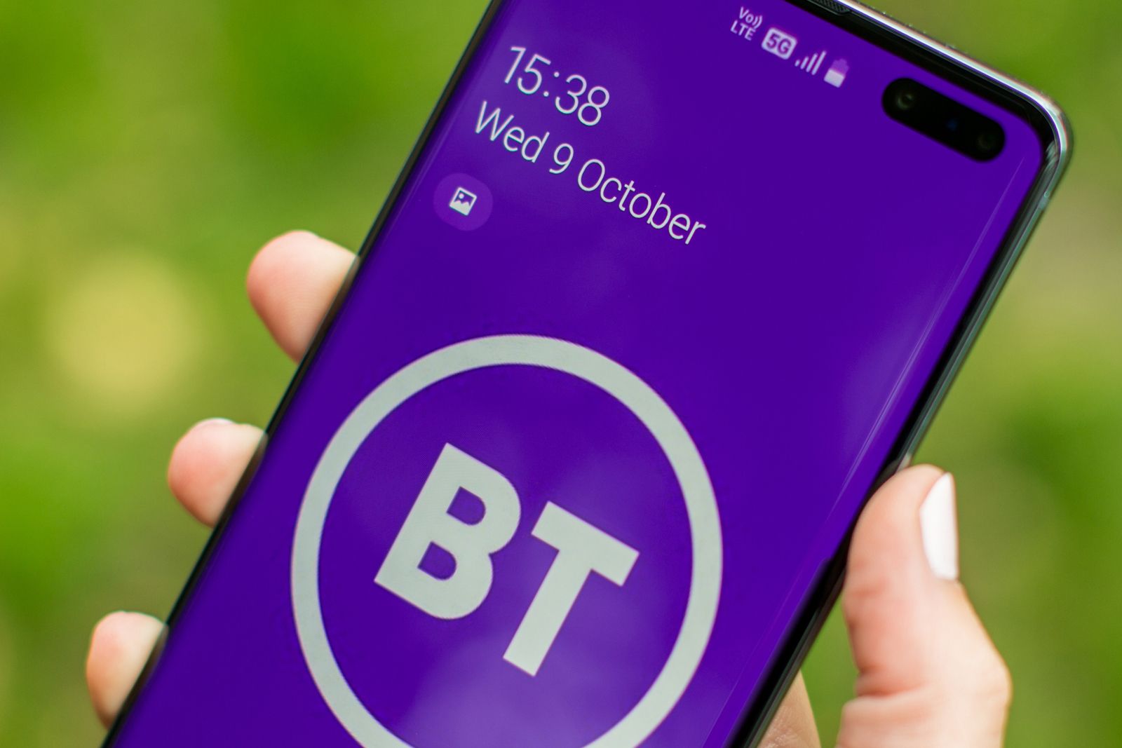 BT opens up 5G to all customers image 1