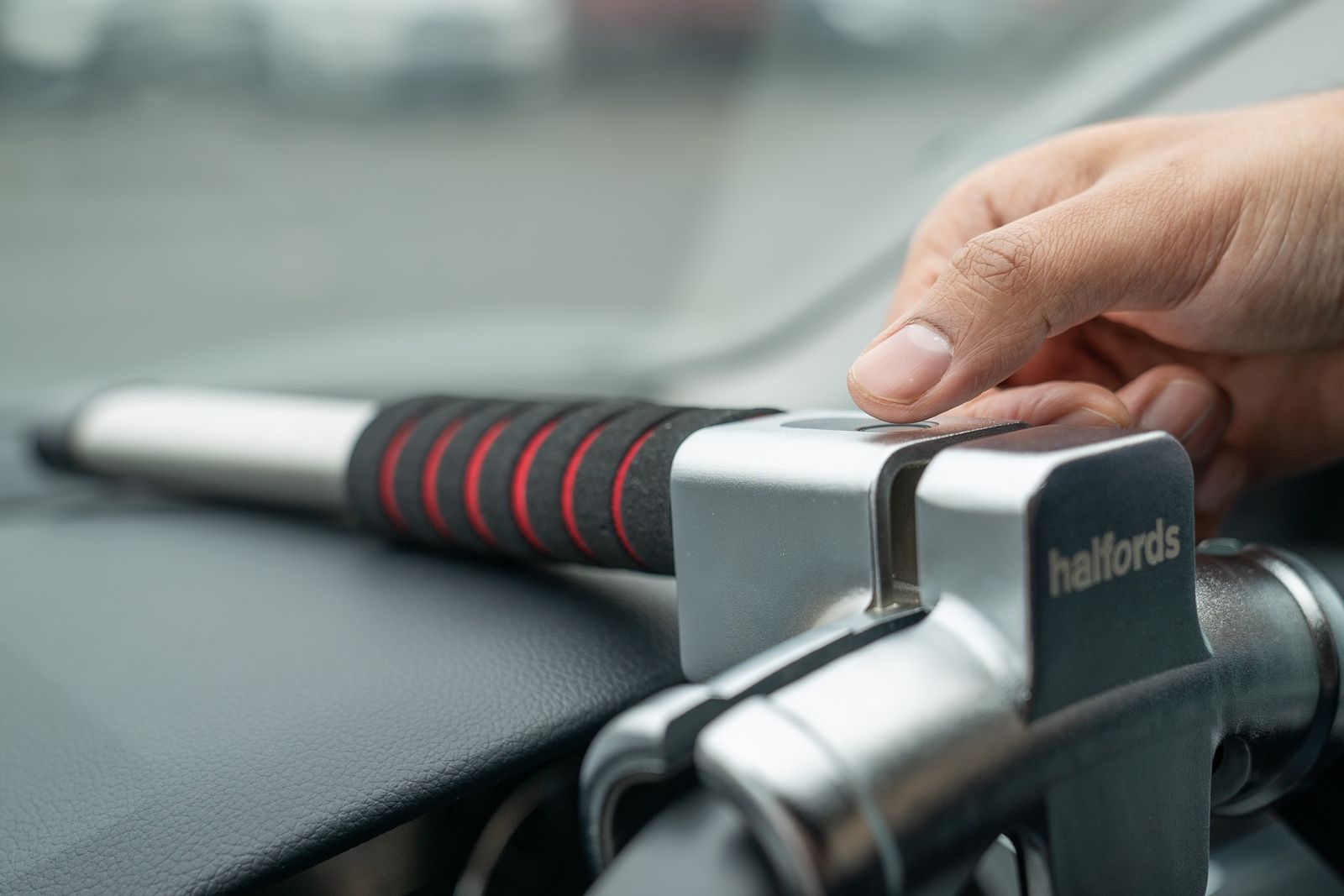 Halfords has put a fingerprint reader on a steering wheel lock for the first time image 1