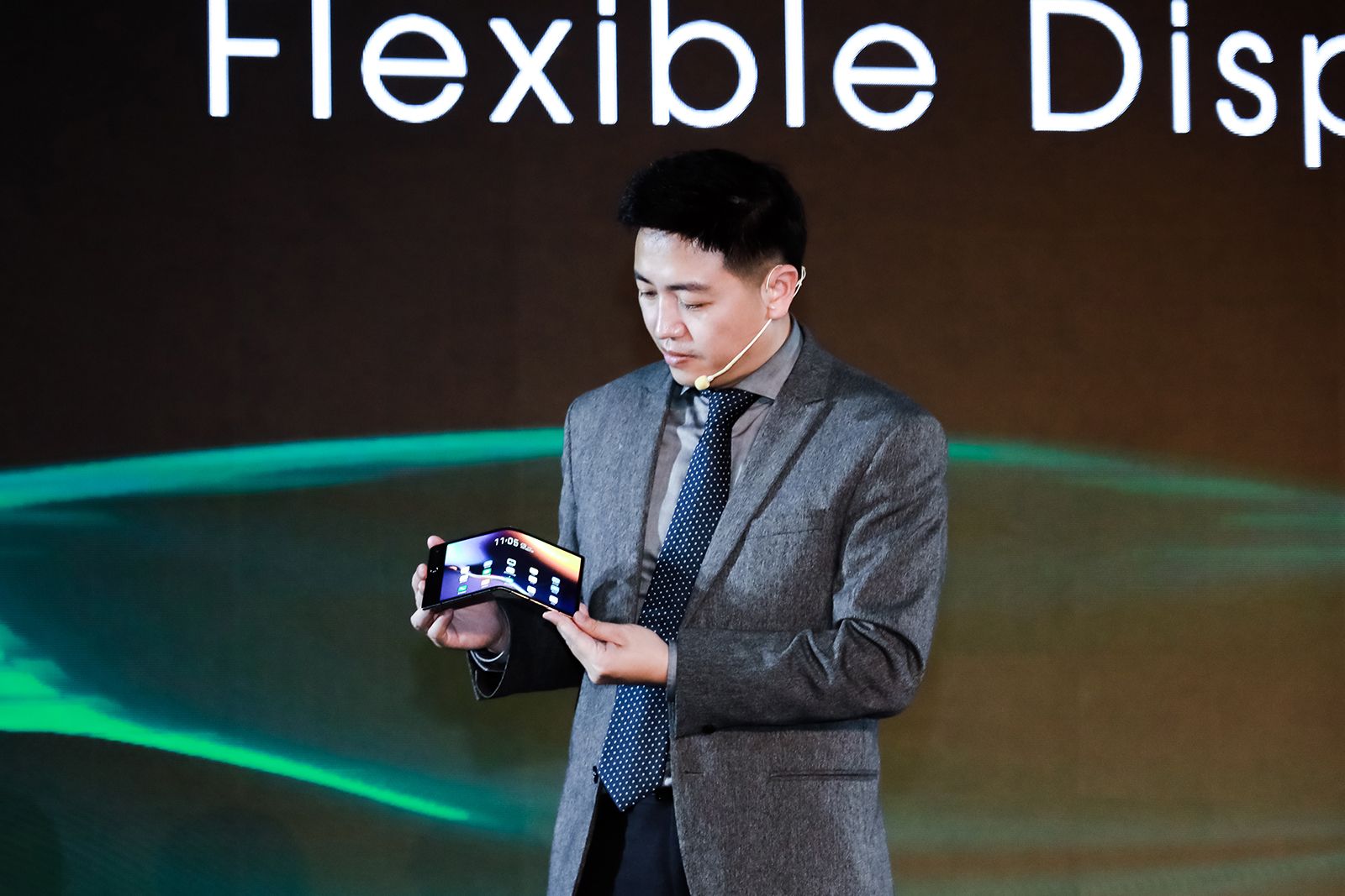 Royole Unveils New Flexible Screen Tech Partners With Zte For Future Devices image 1