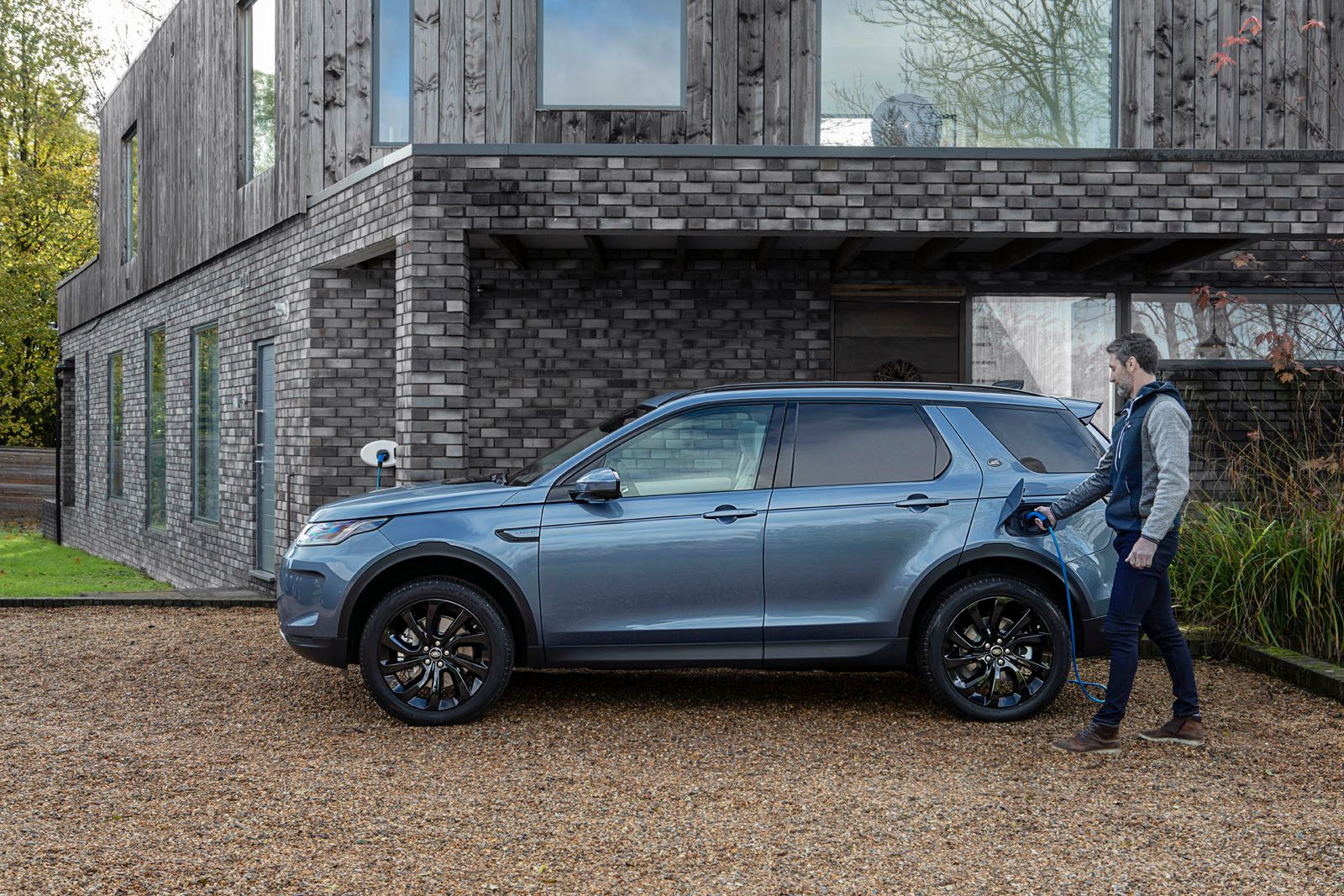 Land Rover Discovery Sport Evoque plug-in hybrids image 1