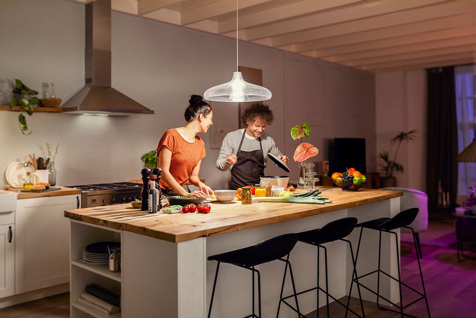 New Philips Hue lighting options include 1600 lumen bulb image 1