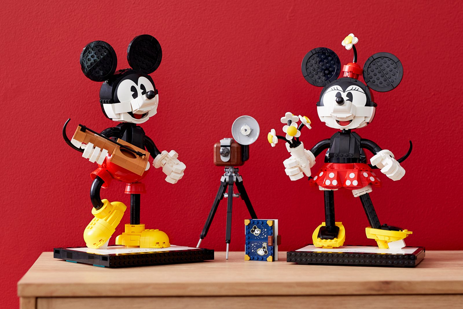 Legos buildable Mickey and Minnie Mouse are simply super image 2