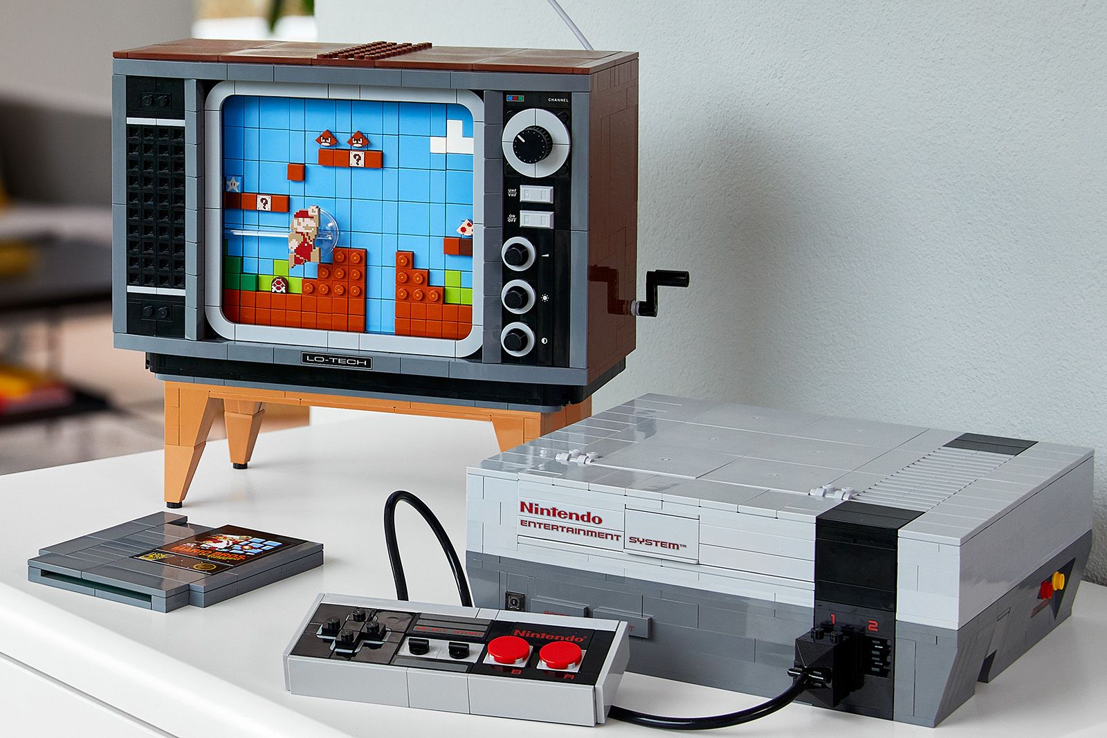 Lego Nintendo Entertainment System official, build your own NES with CRT TV photo 1