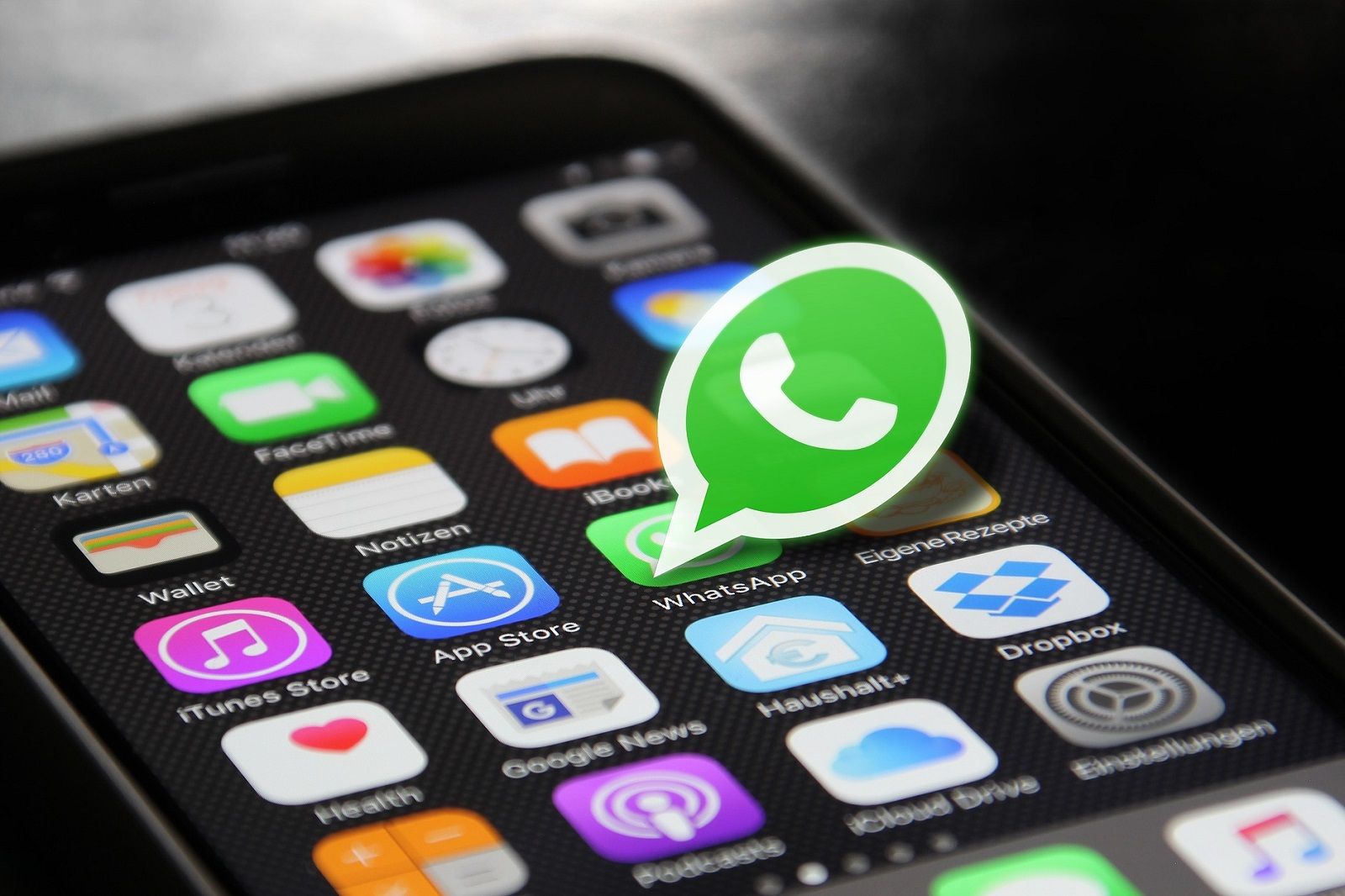 WhatsApp is adding a feature to fact-check shared messages photo 1