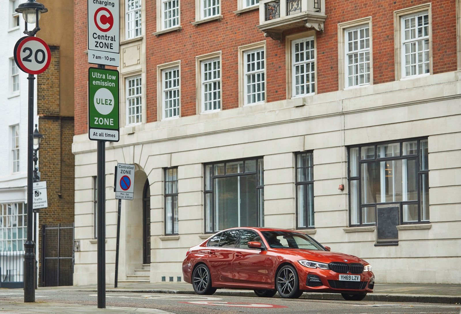 BMW brings its 'world-first' geofenced eDrive zones to the UK photo 2