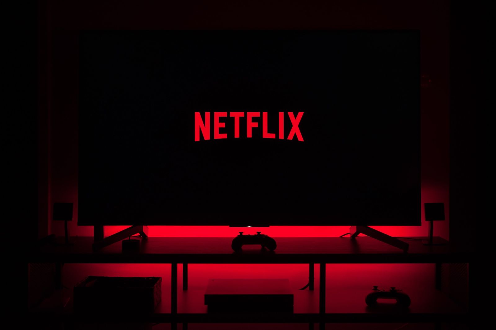 Netflix is testing out a Shuffle button on users photo 2