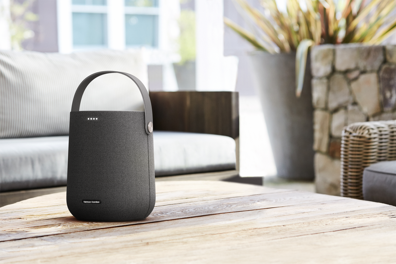 Harman Kardon Citation 200 is a super portable speaker with Wi-Fi, Bluetooth and Google Assistant photo 1