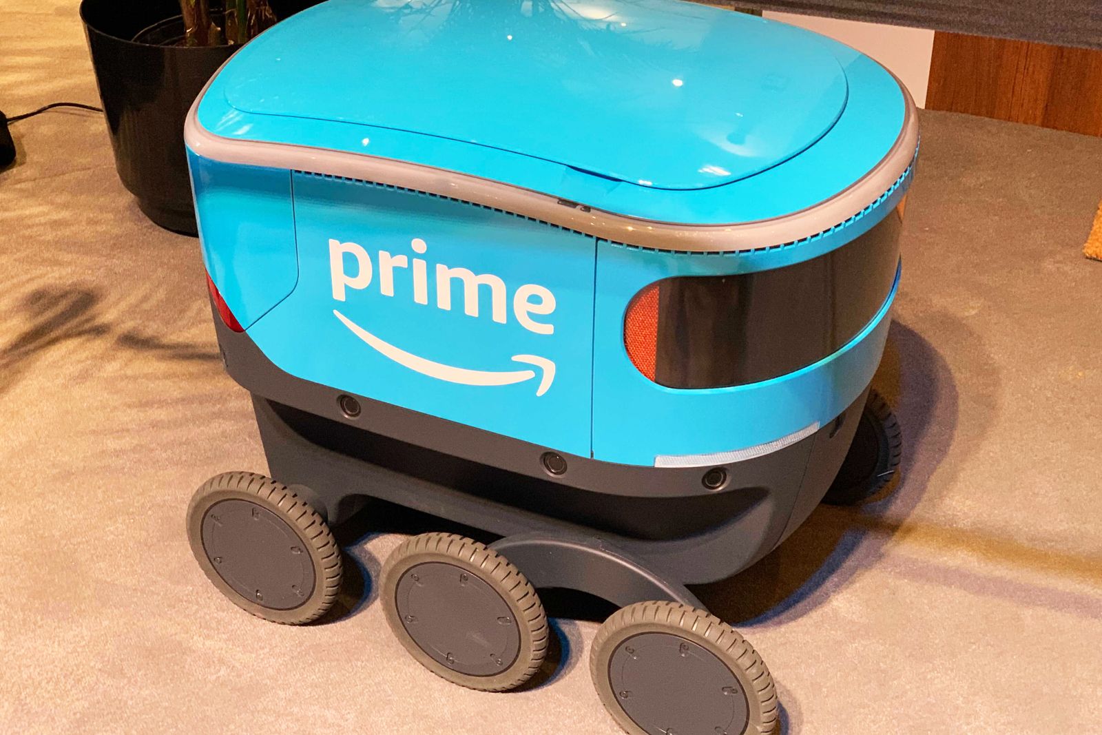 Is Amazon's Scout delivery robot coming to the UK and Europe soon? photo 1