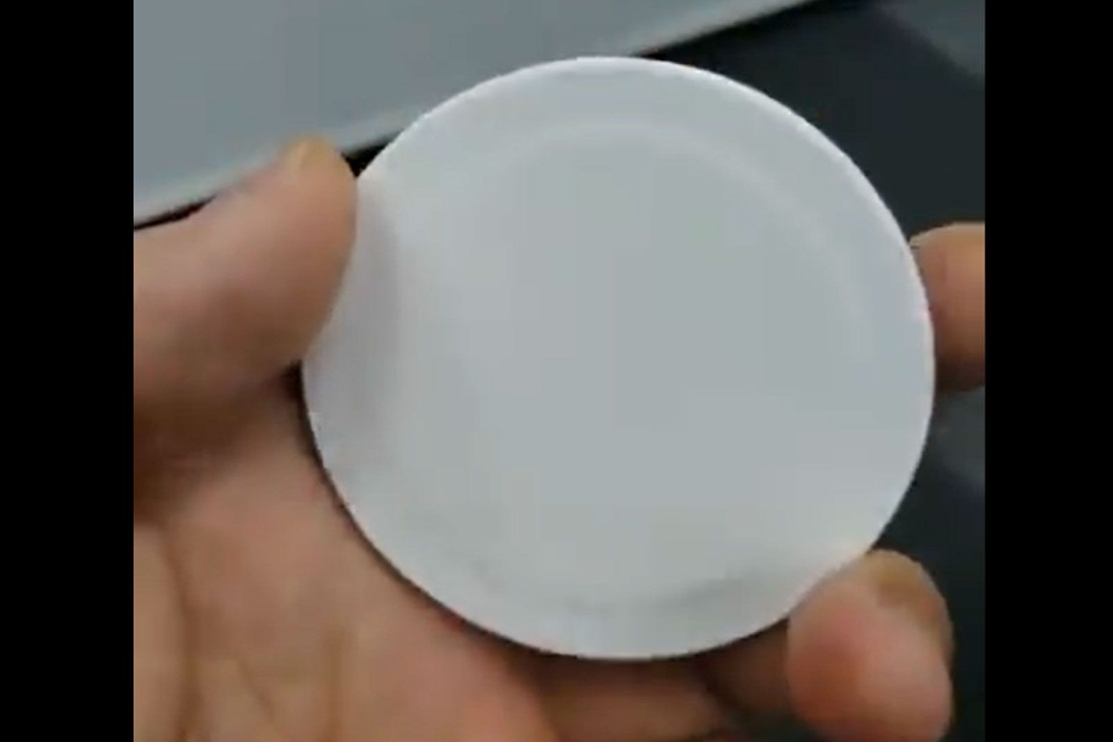 Is Apple about to launch a new magnetic wireless charger for the iPhone? photo 1