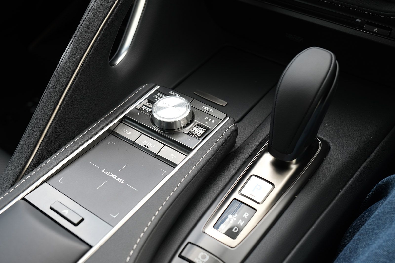 Lexus LC500 Convertible interior photo 15