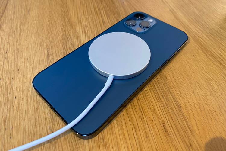 Charging Iphone 12 Pro Review Battery Battery Life How To Charge