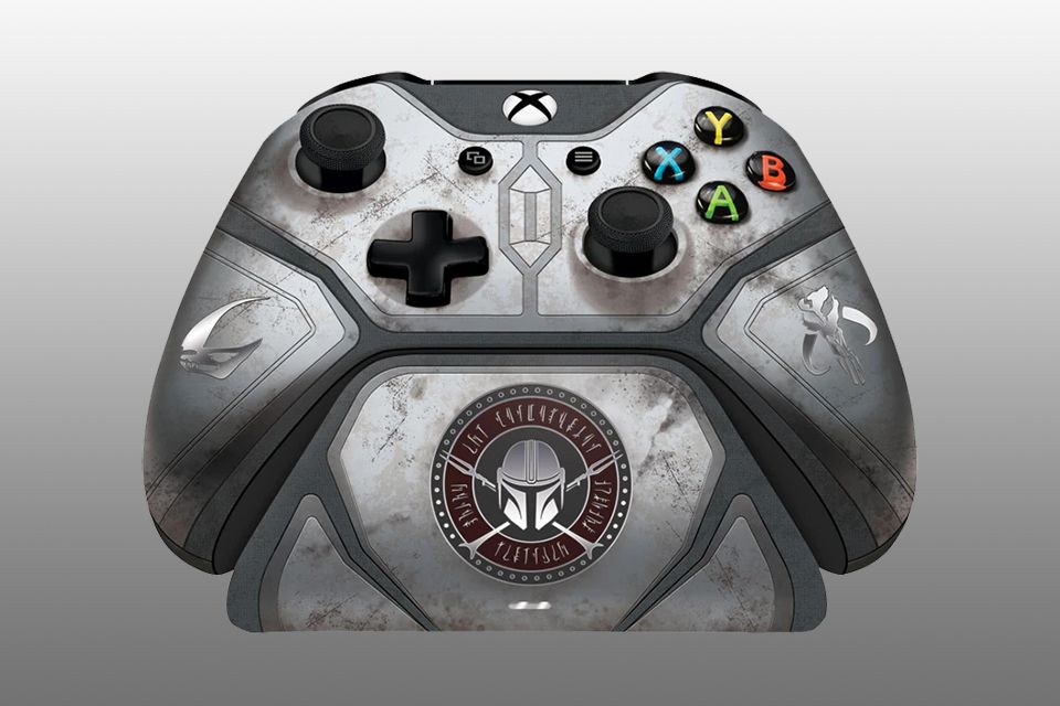 This $160 Mandalorian Xbox controller looks like it's made of beskar steel photo 2