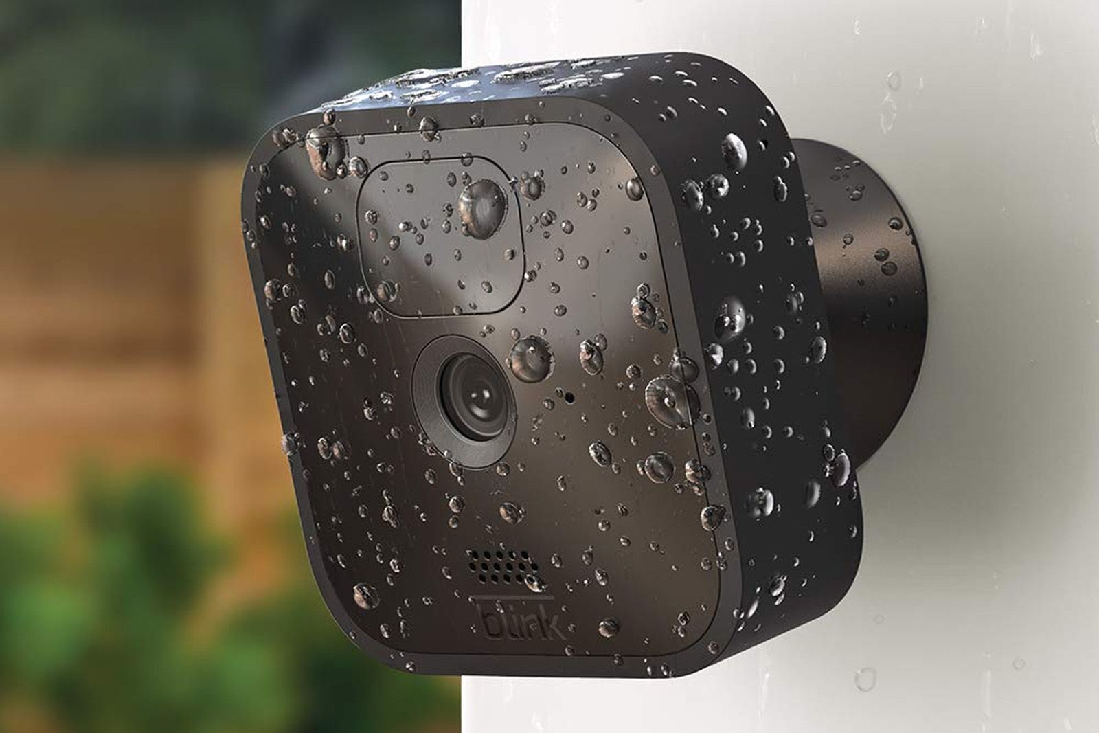 Amazon has reduced the nearly new Blink Outdoor wireless and weatherproof security cam photo 1