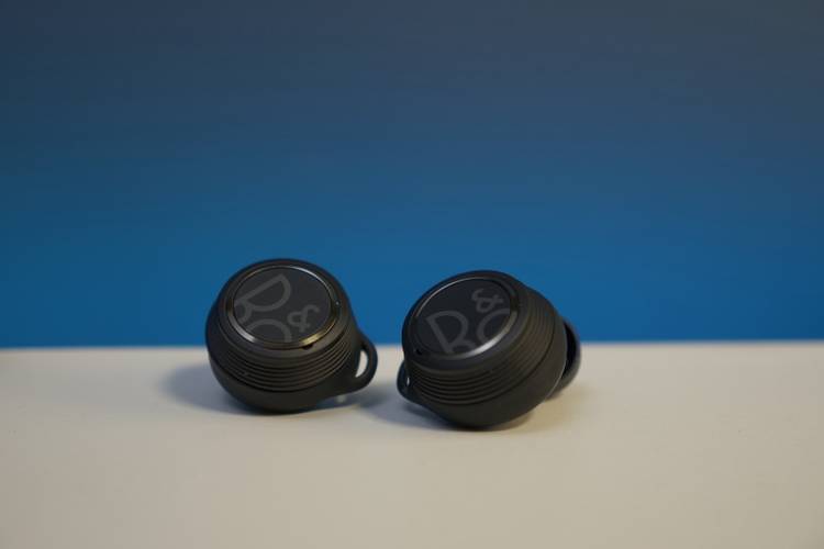 イヤホン BANG & OLUFSEN Beoplay E8 Sport Black Sports Earphones – Beoplay E8 Sport | B&O