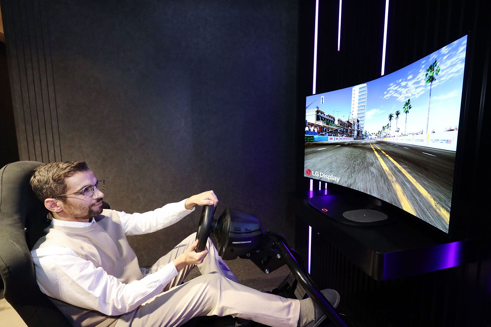 LG continues with adjustable, bendable OLED displays, this time for gaming photo 1