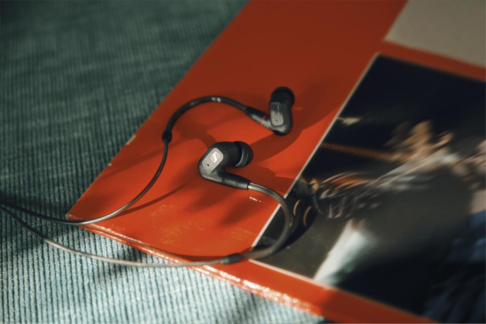 Sennheiser unveils IE 300 premium wired earbuds; promises premium, professional audio photo 1